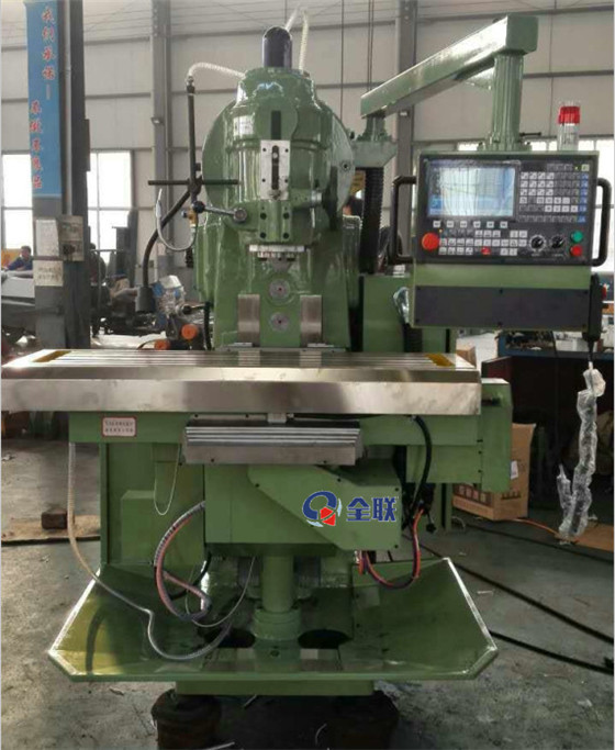 XK5040立式升降(jiàng)台數控銑(xi)床