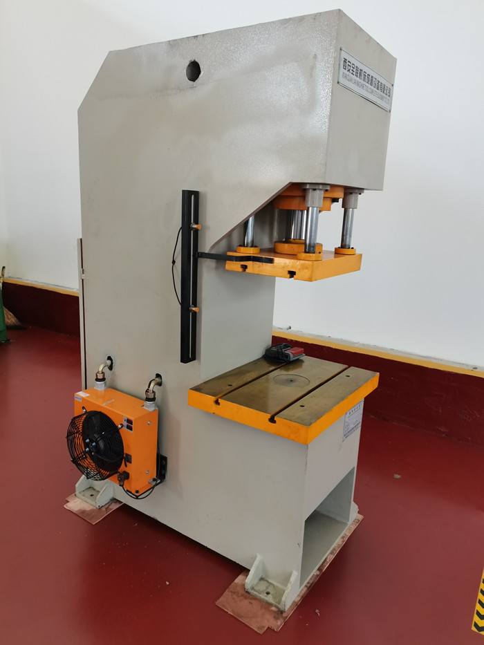 單柱液(yè)壓機 單柱液(yè)壓機