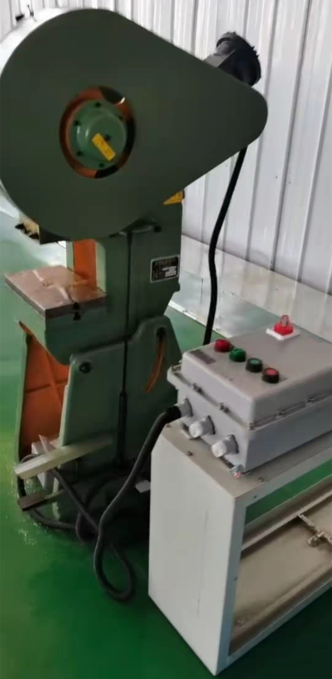 防(fáng)爆壓力機(jī)