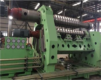 新疆電(diàn)液伺服四輥波(bō)紋闆卷闆機